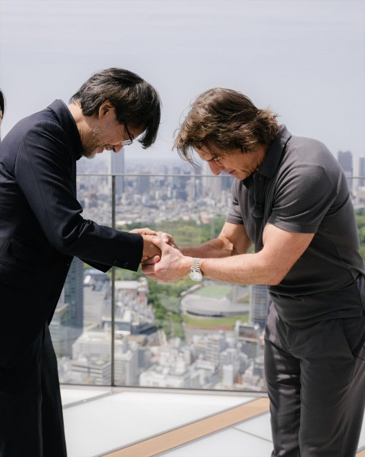 Tom Cruise, Takashi Yamazaki, and Christopher McQuarrie meet at SHIBUYA SKY, atop Shibuya Scramble Square. 2–8. Tom Cruise and Takashi Yamazaki connect over their films during a rooftop conversation at SHIBUYA SKY.